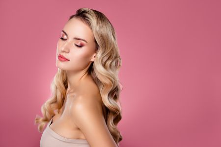 Consigue un cabello hermoso digno de celebridades en una botella.